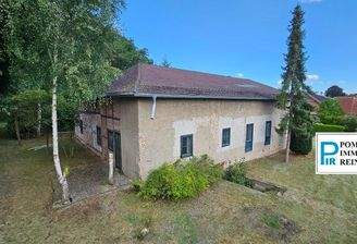 Straßenseite, Westgiebel.jpg