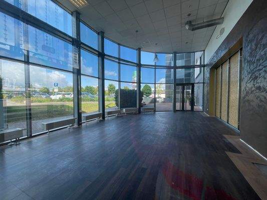 Lokalfläche mit Außeneingang