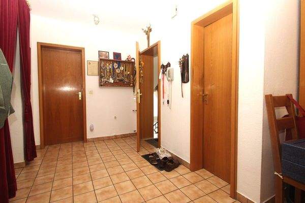 … zum großen Eingangsbereich