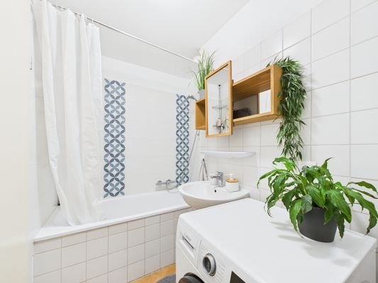 Bad mit Badewanne