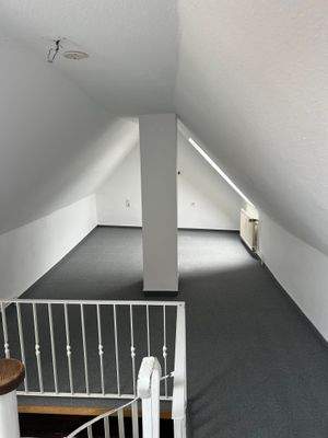 Spitzbodenzimmer Wohnung Dachgeschoß.JPG