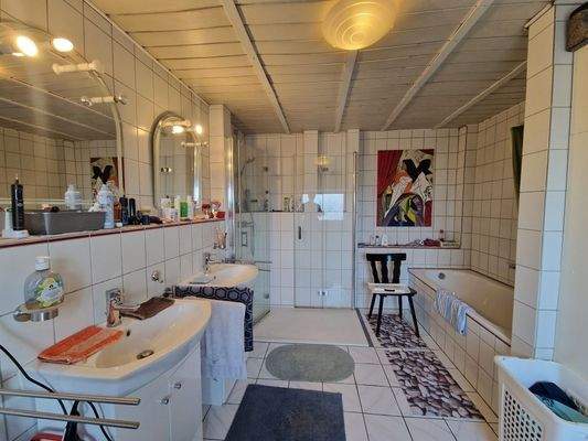 Badezimmer - Obergeschoß