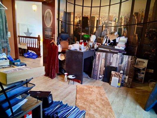 schon im Umzug- deswegen noch voll :-)