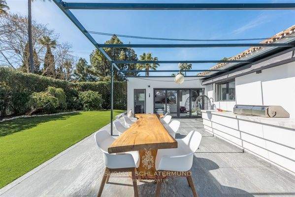 Großzügige Terrassen