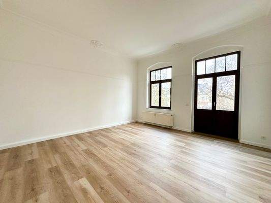 großes und helles Wohnzimmer