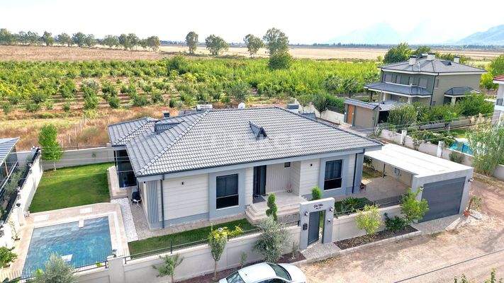 Villa with Pool and Mountain View in Döşemealtı, Antalya