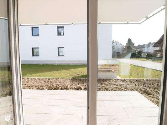 Zur überdachten Südterrasse