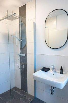 Gäste-WC mit Dusche