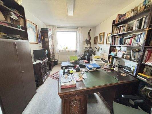 Arbeits- oder Kinderzimmer