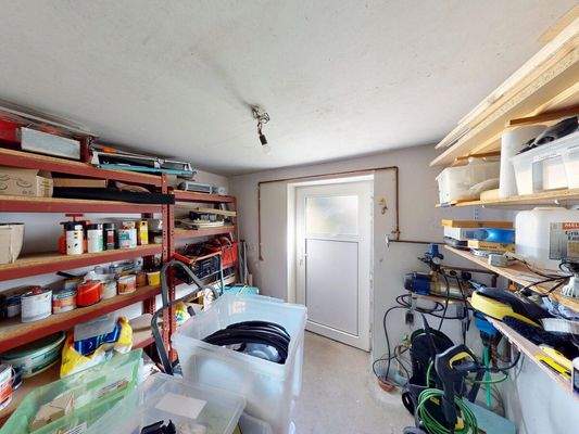 Abstellraum hinter Garage