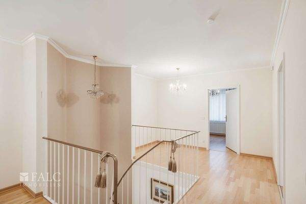 Lesebereich - Leer geräumt mit KI