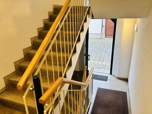 Treppenhaus und Hauseingang