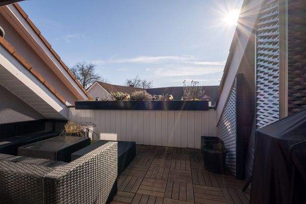 Süd-Balkonloggia mit Stauraum