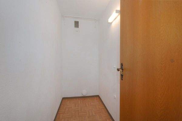 Abstellkammer / Separates WC nach Bedarf einrichtbar