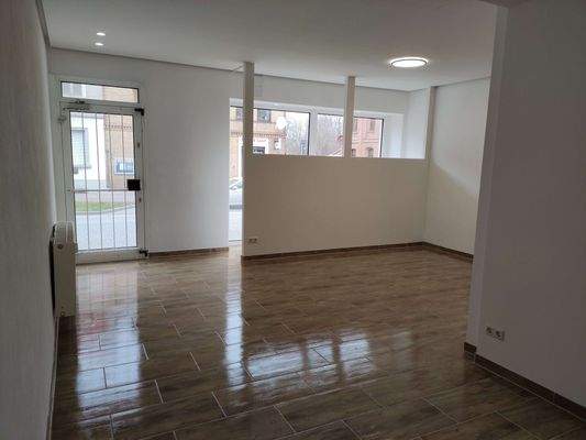 Gewerbeeinheit EG rechts