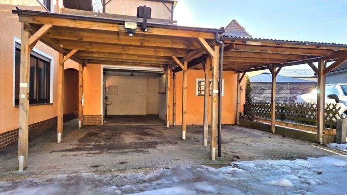 Garage / Carport
