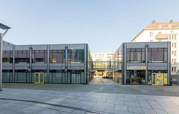 Blick von der Altmarktgalerie auf das Gebäude