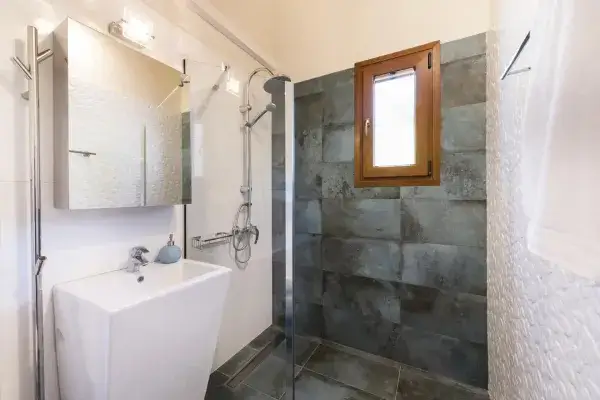 Luxury-Villas-Lefkada-Villa-Pool-Badezimmer.jpg.we