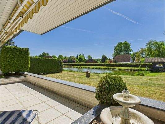 Terrasse mit Gartenblick