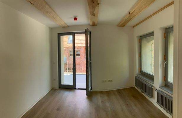 Wohnbereich mit einem Balkonzugang