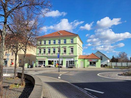 Das Miets- u. Geschäftshaus am Kreisverkehr