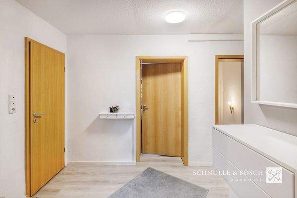 Der Flur ist hell und freundlich gestaltet