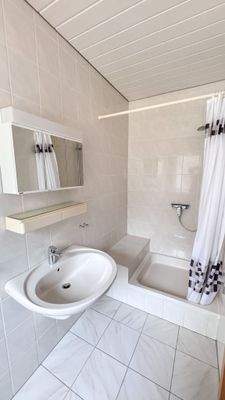 Badezimmer en Suite im Apartment 