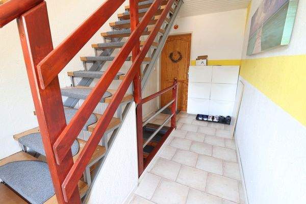 Flur 1.OG mit Zugang DG Wohnung 3