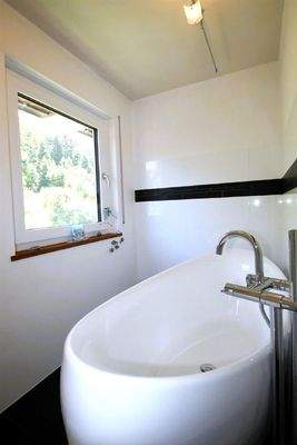 OG: Tageslicht-Badezimmer