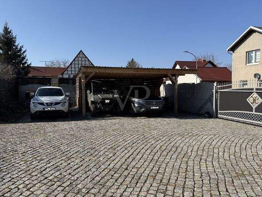 Innenhofbereich mit Blick Doppelcarport