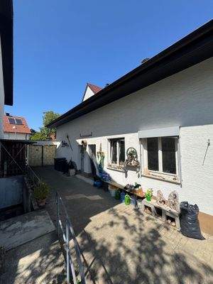 Garage und Werkstatt + Durchfahrt auf das Grundstück