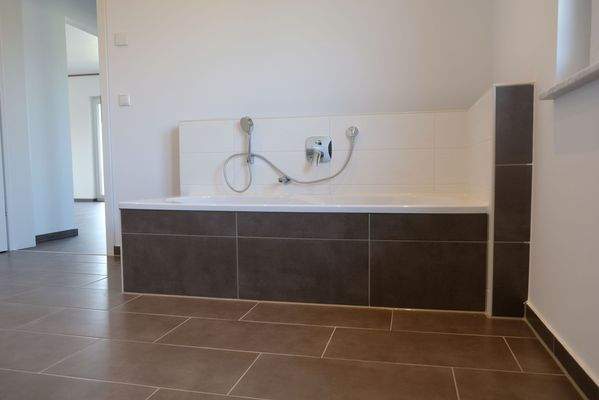 Badezimmer mit Badewanne