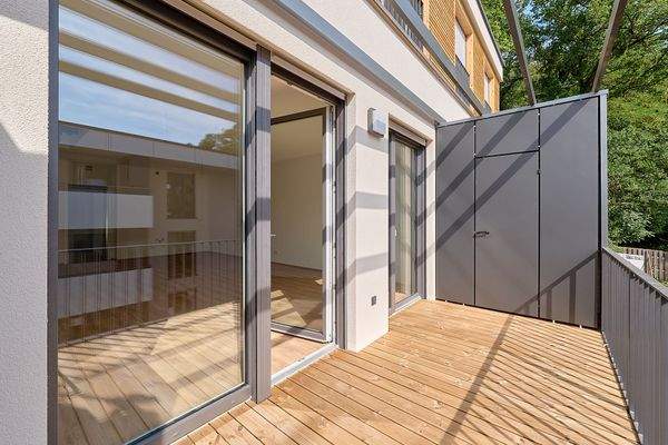 Leo III N 6.2. Balkon mit Schrank.jpg