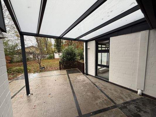 023 Terrasse mit Überdachung.JPG