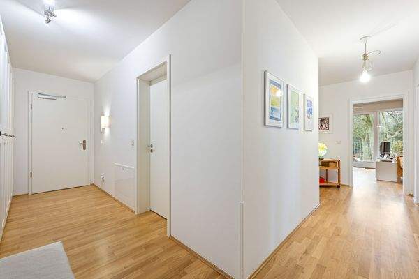 21 - Flur Obergeschoss.jpg