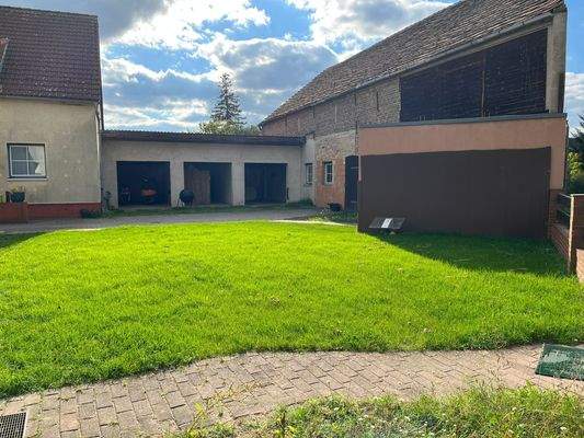 Dreiseitenhof Garage