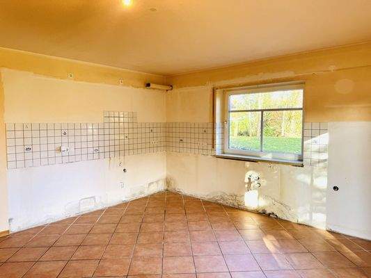 Küche mit Zugang auf die Terrasse 