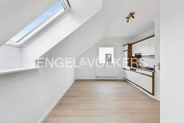 Zimmer im DG mit Küchenzeile