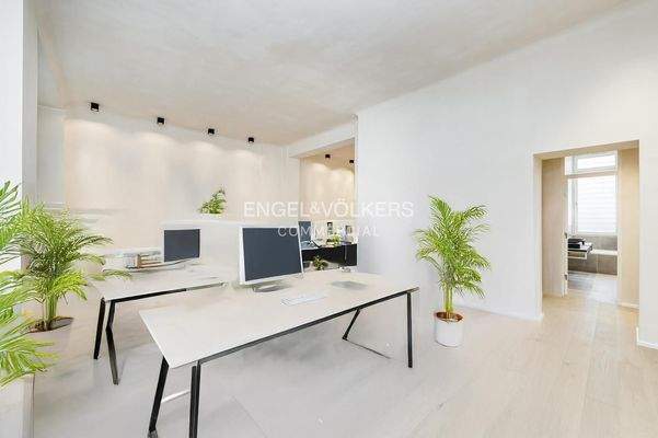 (beispielh. Möblierung)