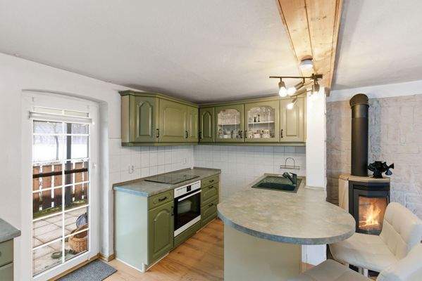 Küche mit Austritt zur Terrasse