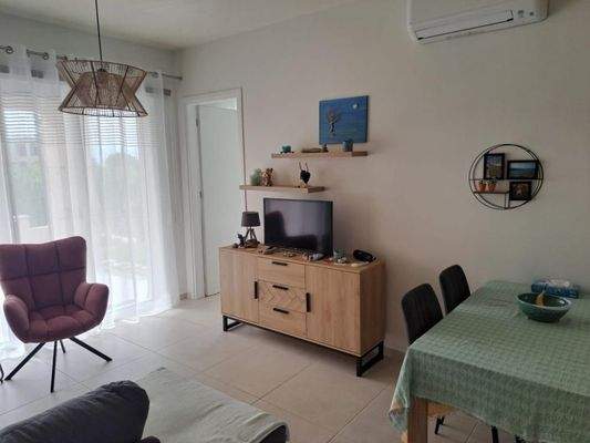 Kreta, Maleme: Erdgeschosswohnung zu verkaufen, nur wenige Schritte vom Strand entfernt