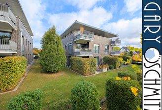 Eines von insgesamt fünf Mehrfamilienhäusern dieser Top-Wohnanlage.