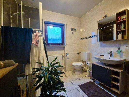 Badezimmer mit Dusche