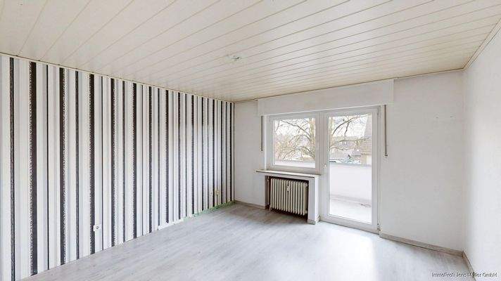 Schlafzimmer mit Zugang zum Balkon