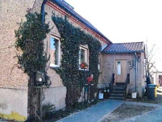 Nordansicht rückwärtiger Eingang zur Mietwohnung.jpeg