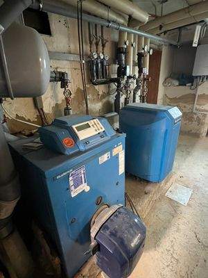 Ölheizung mit Warmwasserspeicher