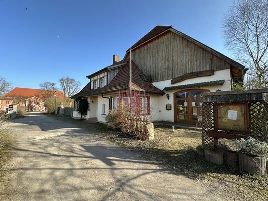 Wohn- & Wirtshaus am Gutshaus Federow