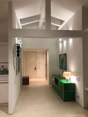 Blick vom Flur zur Wohnungseingangstüre