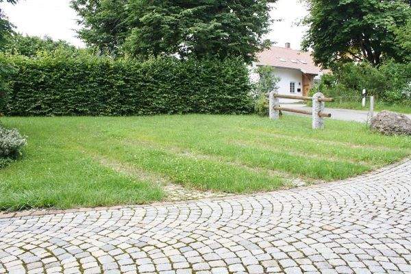 Südseite - Ansicht Stellplätze