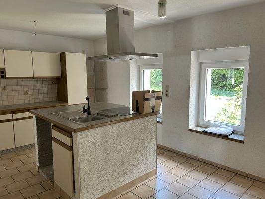 Küche mit Fenster.jpg